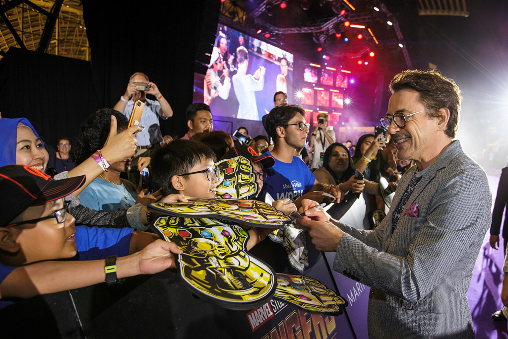 Fan Singapore đợi hơn 15 tiếng để gặp dàn sao Avengers: Infinity War’